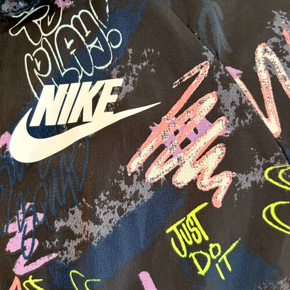 Nike Windbreaker - Picture 4 of 12